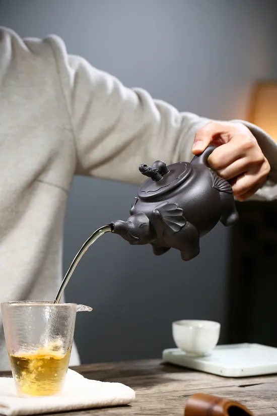 Yixing Clay Teapot 400cc - Yang Junbao Handcrafted Elephant Design Pottery 1