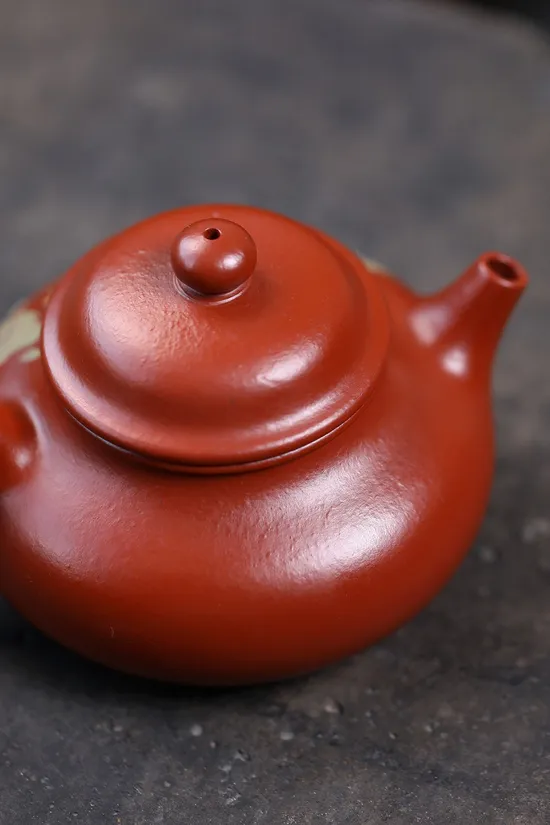 Premium Yixing Zisha Clay Teapot – Handcrafted Artisan Pottery 1