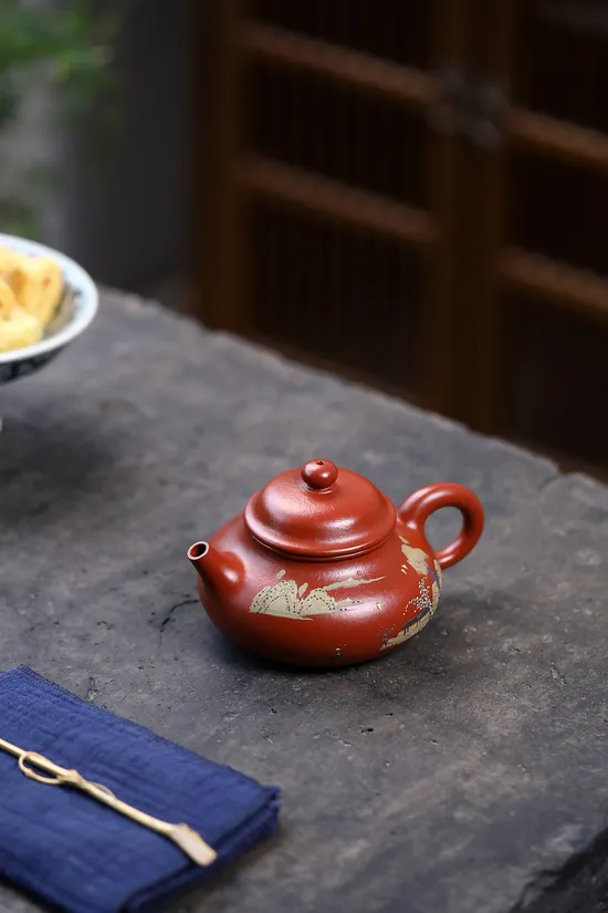 Premium Yixing Zisha Clay Teapot – Handcrafted Artisan Pottery 4