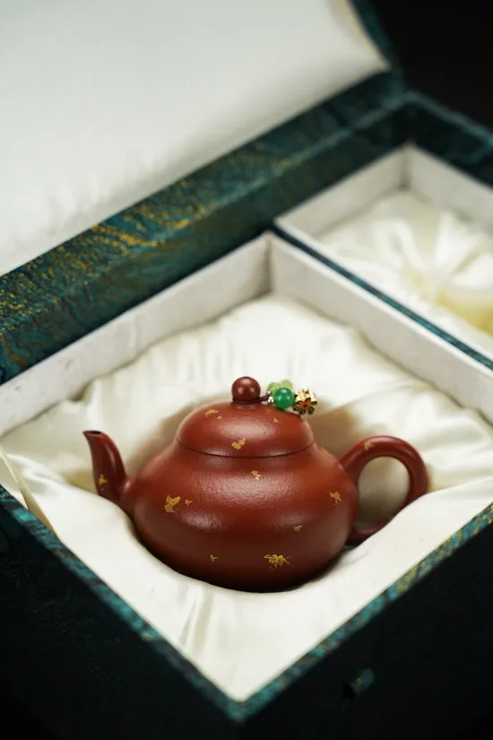 Premium Handcrafted Yixing Clay Teapot | Classic Design & Artisan Quality 4