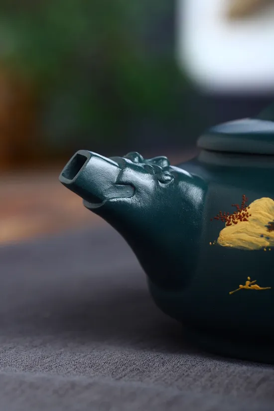 Premium Zisha Teapot - Handcrafted Yixing Clay Artistry 3