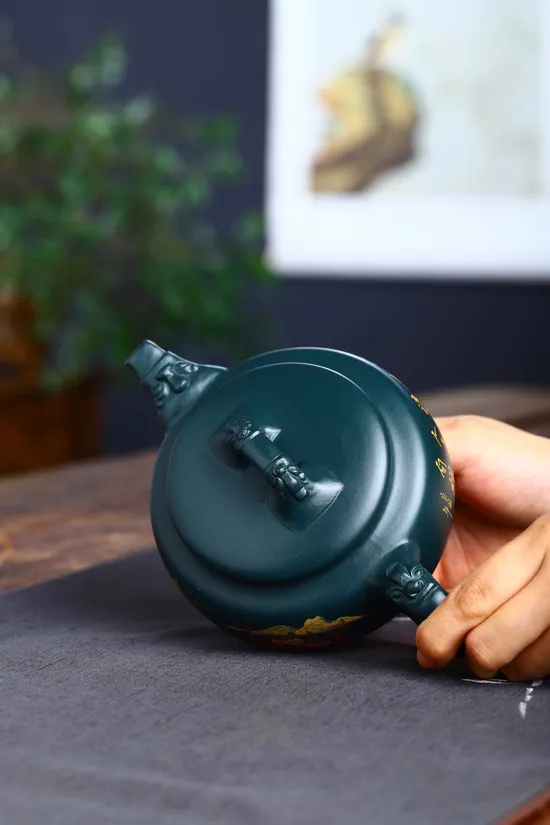 Premium Zisha Teapot - Handcrafted Yixing Clay Artistry 6