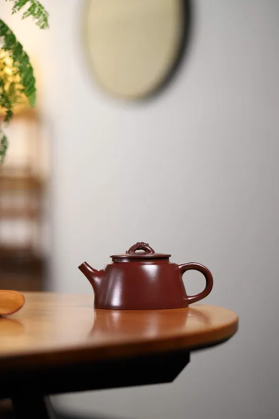 Yu Zhao Zisha Teapot - Artisan Crafted Yixing Clay Pottery 1