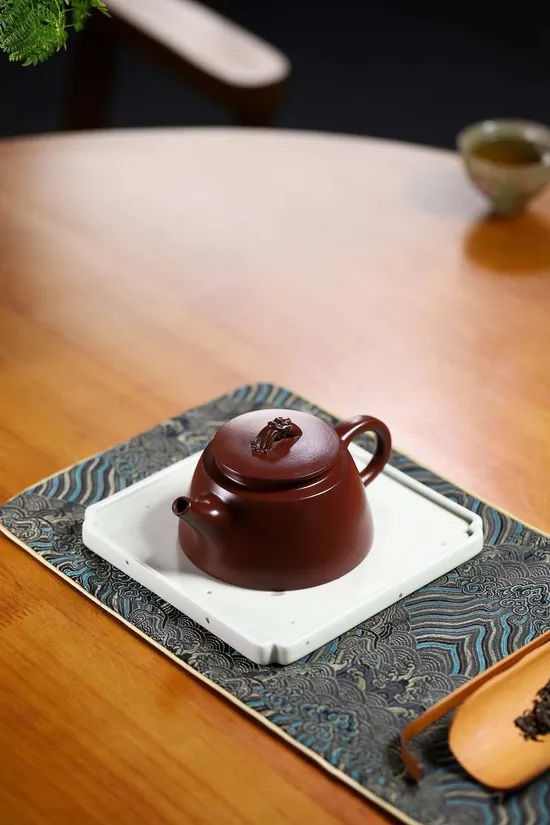 Yu Zhao Zisha Teapot - Artisan Crafted Yixing Clay Pottery 7