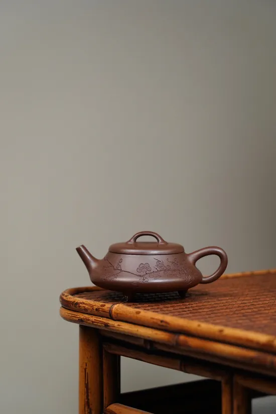 Premium Yixing Zisha Teapot - Mugu Classic Triple-Legged Design 3