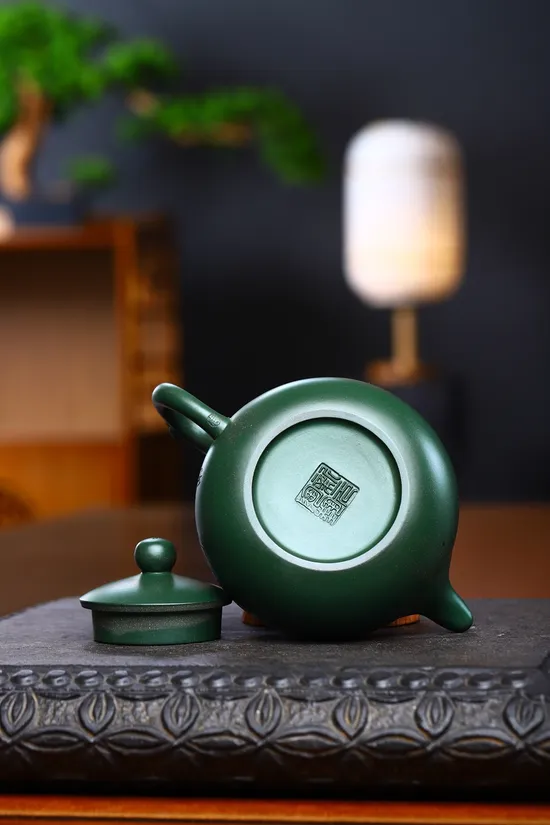 Yixing Clay Teapot Masterpiece - Zhou Xinyuan Collectible Artistry 5