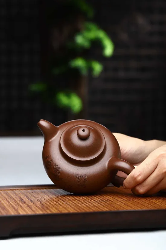 Premium Yixing Zisha Teapot - Handcrafted Lotus Design, 60cc 8
