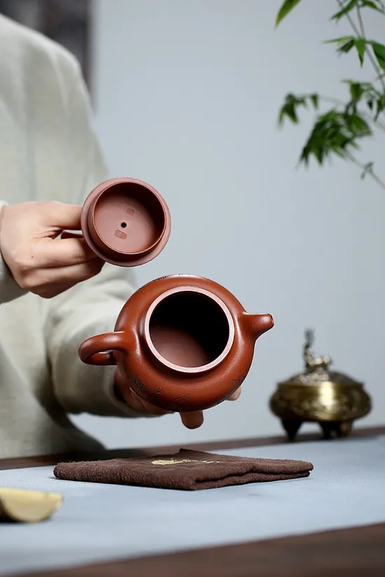 Premium Yixing Zisha Teapot Handcrafted, 330cc, CNY 1440 1