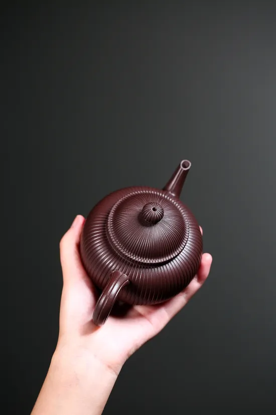 Premium Yixing Zisha Clay Teapot – Handcrafted Collector’s Artistry 4