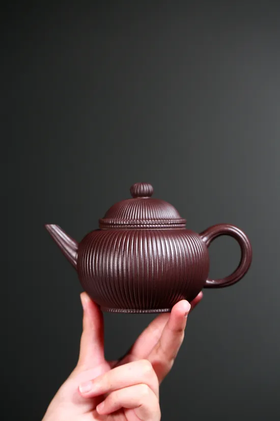 Premium Yixing Zisha Clay Teapot – Handcrafted Collector’s Artistry 6