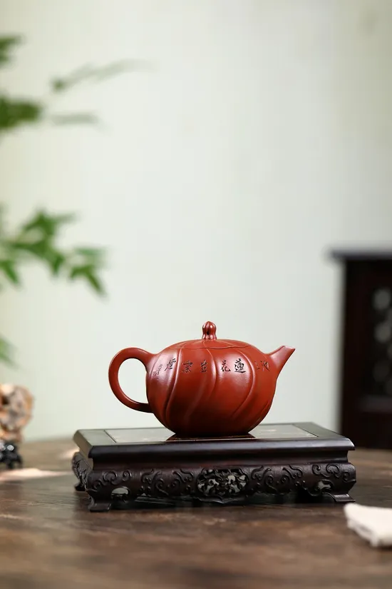 Premium Yixing Zisha Teapot | Handcrafted Clay Artistry 4