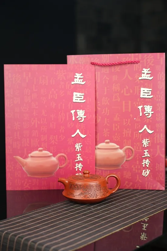Qu Hu Yixing Zisha Teapot - Mengchen Clay Artisan Craft 6