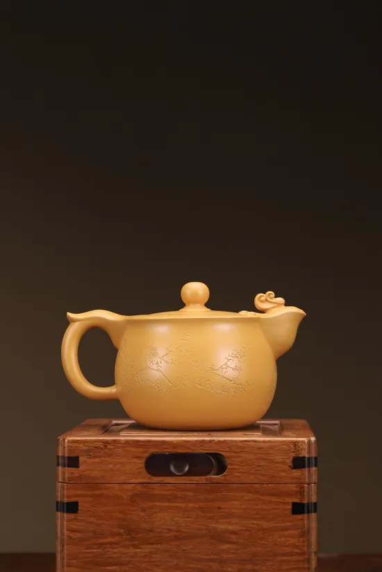 Yixing Teapot | Golden Clay Artisan Craft | Phoenix Design 1