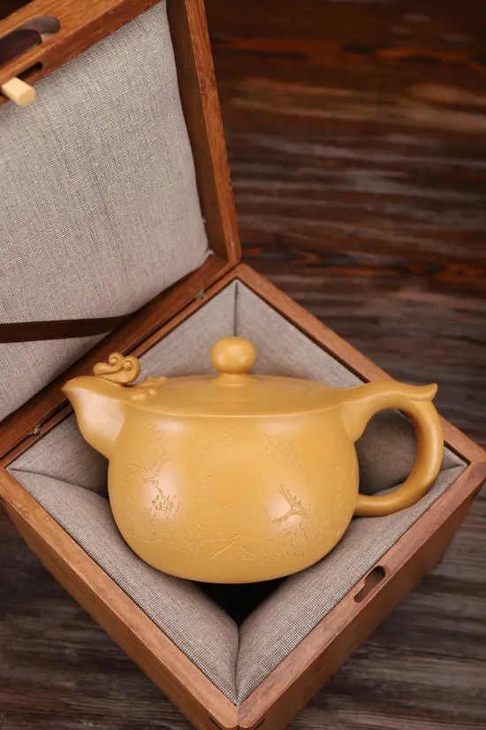 Yixing Teapot | Golden Clay Artisan Craft | Phoenix Design 4