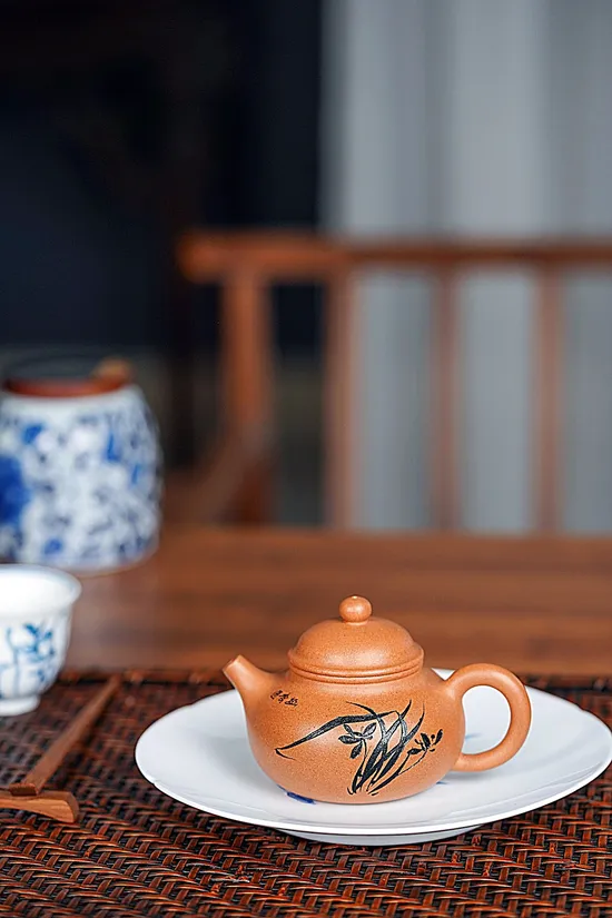 Yulan Rongtian Yixing Teapot | Handcrafted Clay Artistry 1