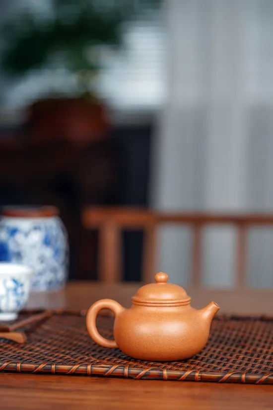 Yulan Rongtian Yixing Teapot | Handcrafted Clay Artistry 5