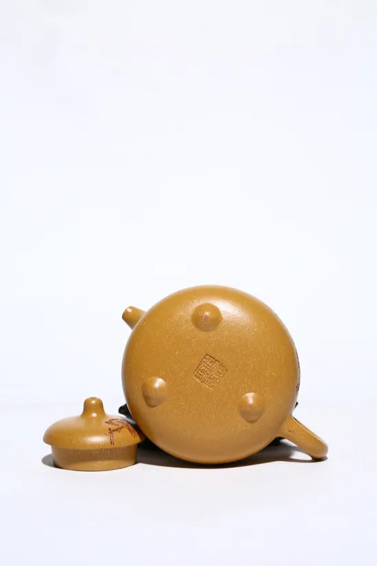Premium Yixing Zisha Teapot – Artisan-Crafted 70cc Golden Clay 2