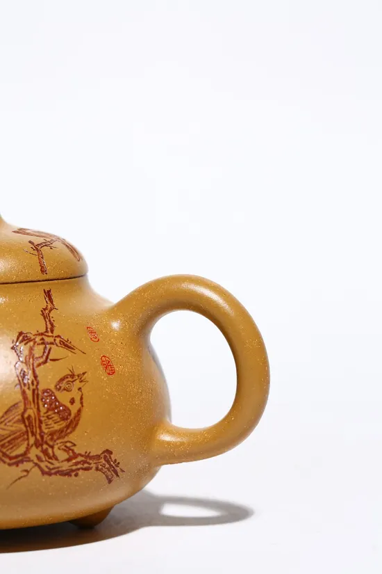 Premium Yixing Zisha Teapot – Artisan-Crafted 70cc Golden Clay 8