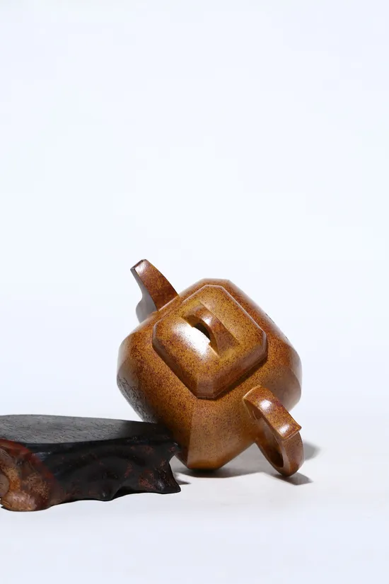 Premium Yixing Golden Clay Teapot | Master Yang Qinfang’s Artistry 5
