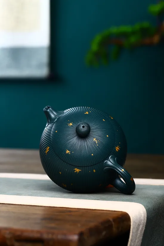 Yixing Zisha Teapot: Artisan Wu Xiaojun's 40cc Masterpiece 1