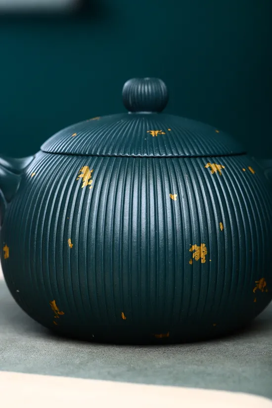 Yixing Zisha Teapot: Artisan Wu Xiaojun's 40cc Masterpiece 2