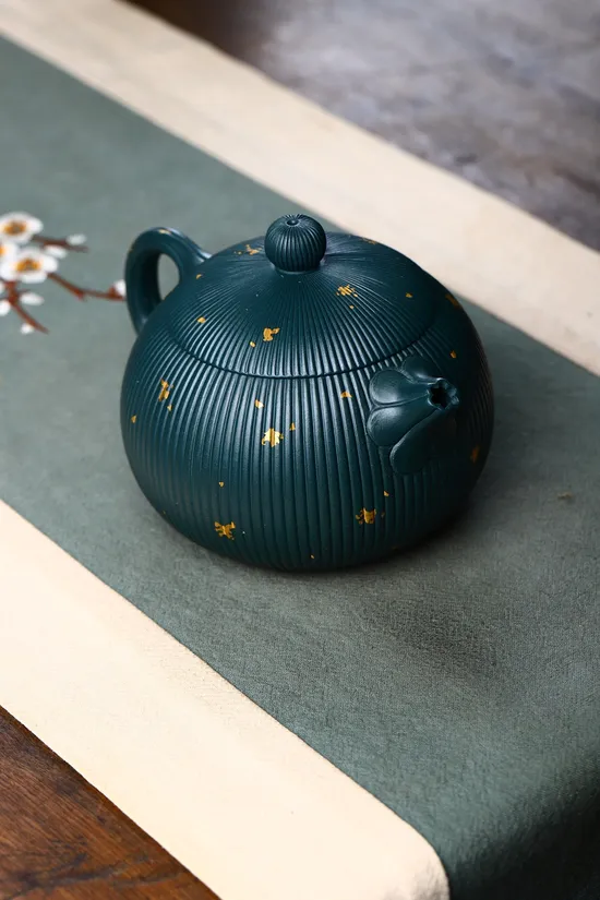 Yixing Zisha Teapot: Artisan Wu Xiaojun's 40cc Masterpiece 3