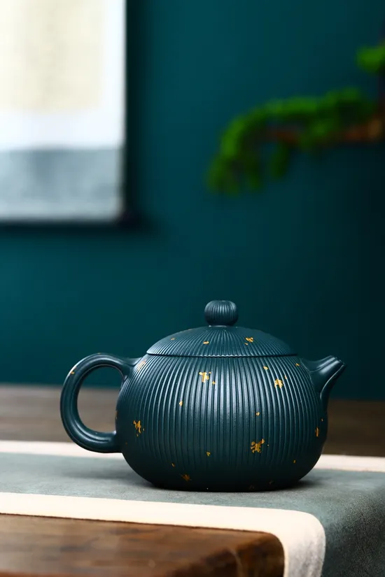 Yixing Zisha Teapot: Artisan Wu Xiaojun's 40cc Masterpiece 6