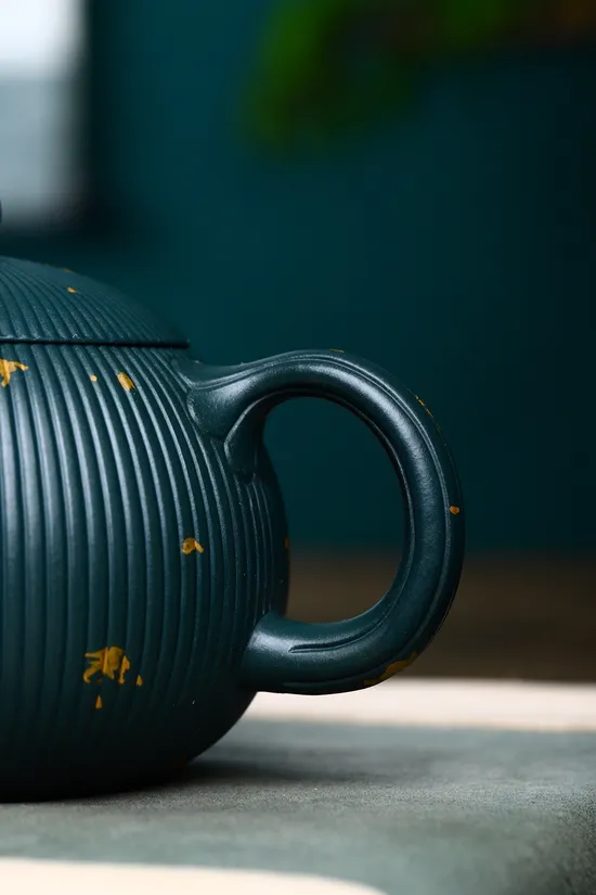 Yixing Zisha Teapot: Artisan Wu Xiaojun's 40cc Masterpiece 9