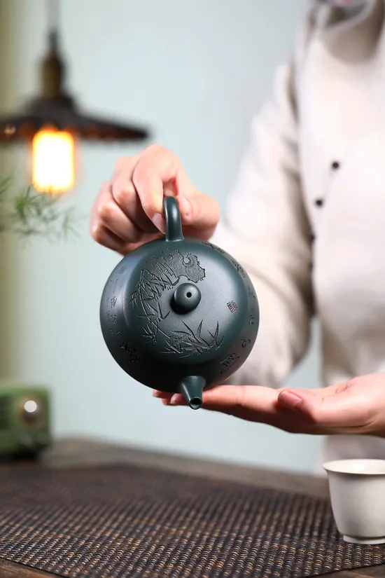 Yixing Clay Teapot - Master Liu Zheng's Collectible Zisha Artistry 1