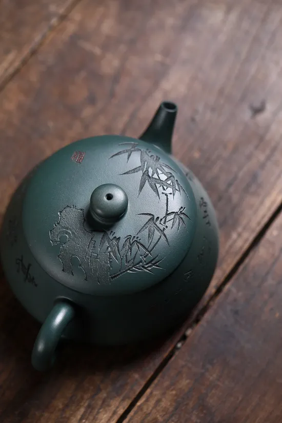 Yixing Clay Teapot - Master Liu Zheng's Collectible Zisha Artistry 6