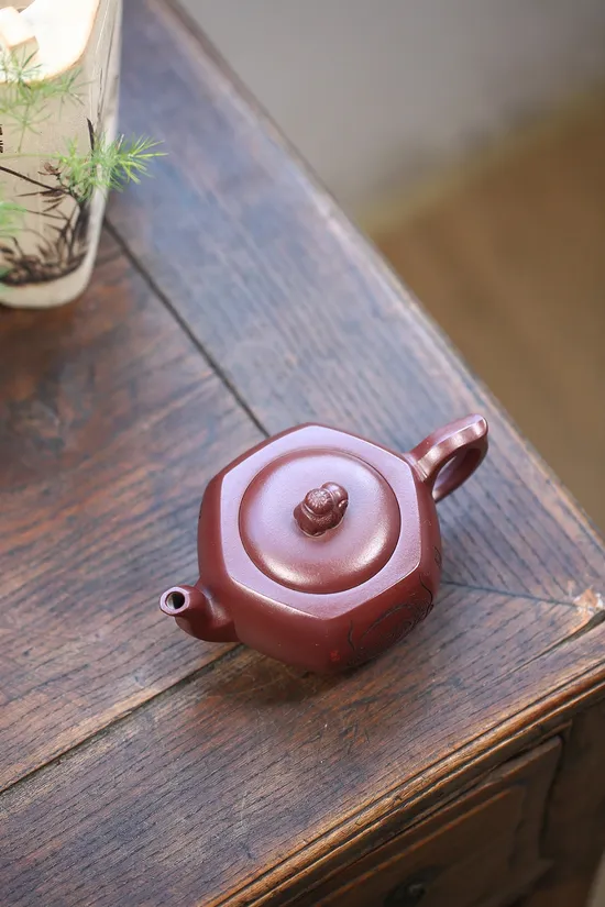 Premium Yixing Zisha Teapot - Handcrafted Clay Artistry 6