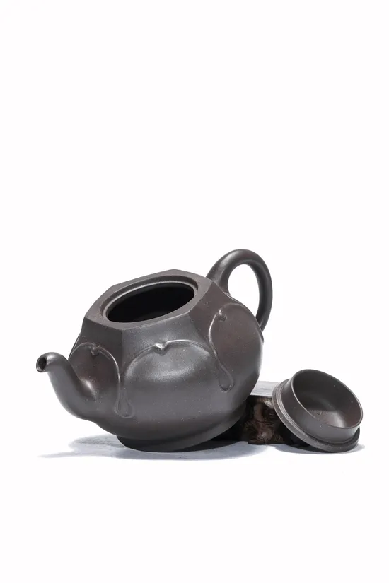 Premium Yixing Clay Teapot – Handcrafted Artistic Ceramic Teapot 3