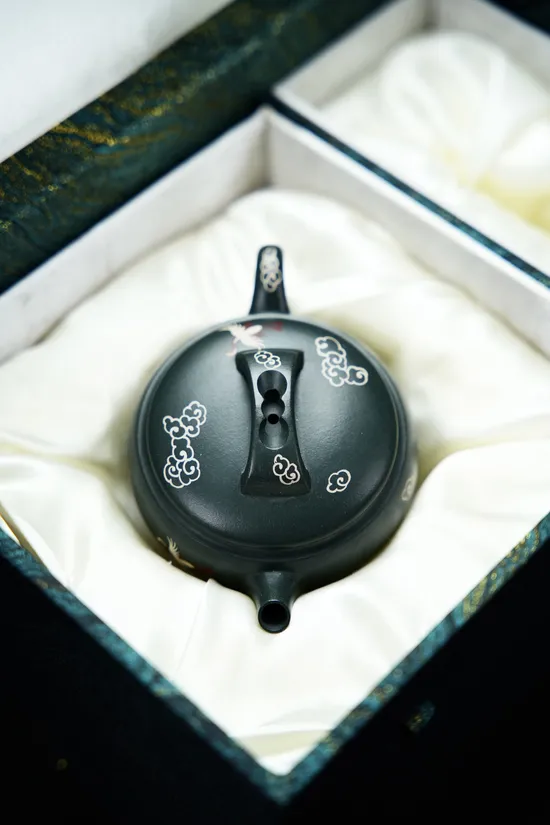 Premium Yixing Zisha Teapot | Artisan Crafted Clay Teapots 1