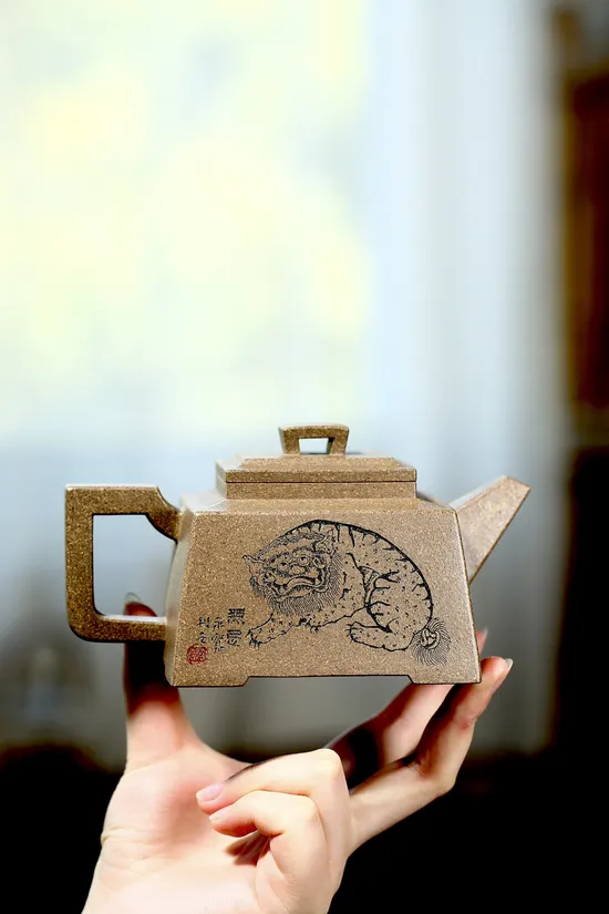 Master Wu Yongkuan's Zisha Teapot | Premium Yixing Clay Artistry 3