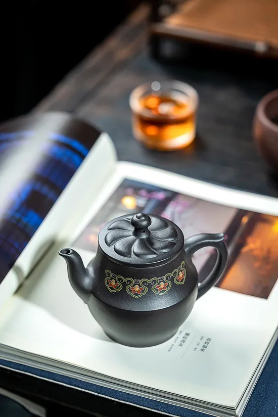 Luxury Yixing Purple Clay Teapot – Handcrafted Artisan Tea Pot 2