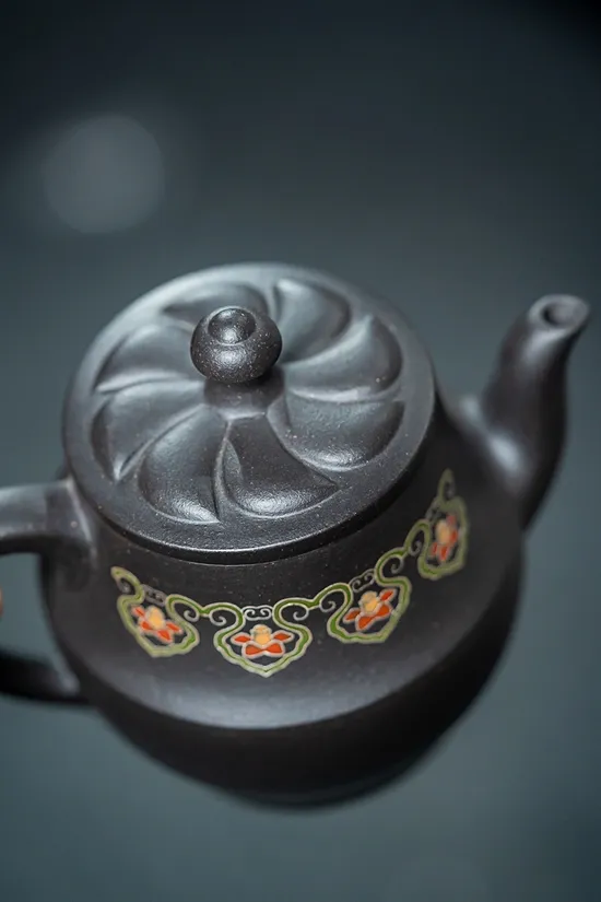 Luxury Yixing Purple Clay Teapot – Handcrafted Artisan Tea Pot 4