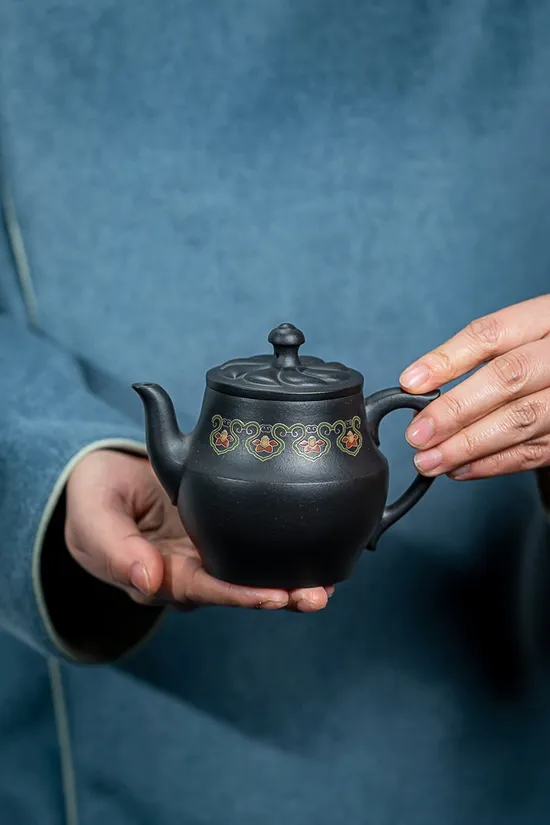 Luxury Yixing Purple Clay Teapot – Handcrafted Artisan Tea Pot 6