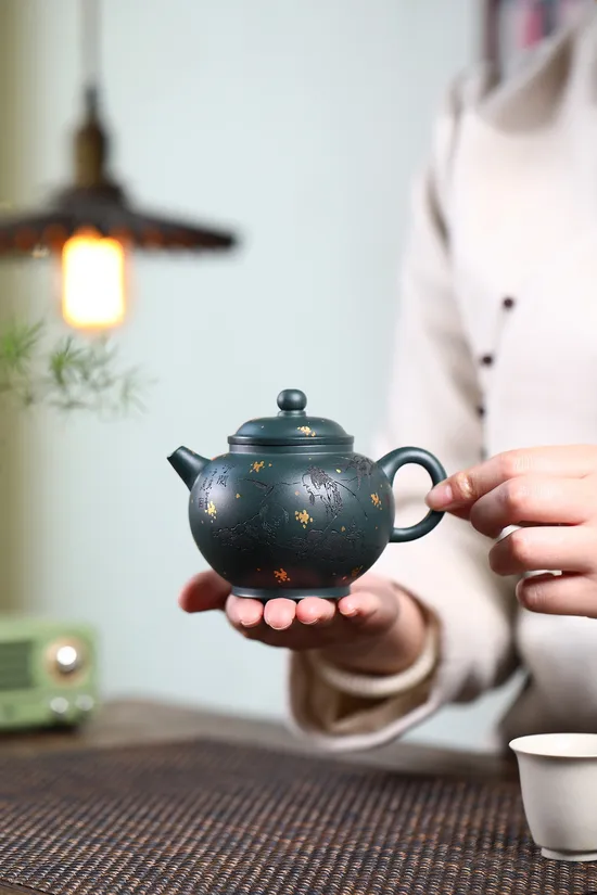 Premium Yixing Zisha Teapot | Handcrafted Collectible Artistry 3