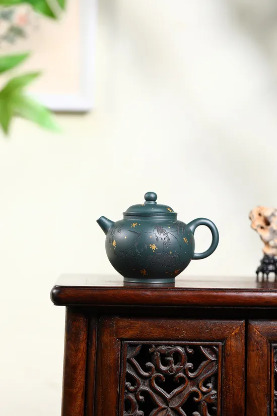 Premium Yixing Zisha Teapot | Handcrafted Collectible Artistry 9