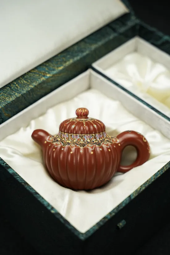 Premium Yixing Clay Teapot – Handcrafted Artisan Luxury Design 1