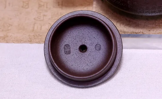 Master Kong Xiangsheng's Zen Bell Teapot – Handcrafted Yixing Clay Artistry 5