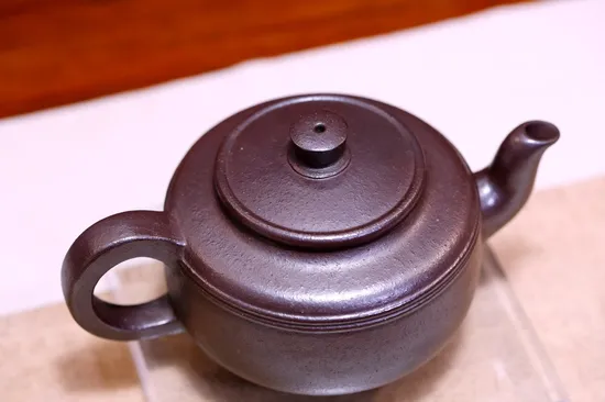 Master Kong Xiangsheng's Zen Bell Teapot – Handcrafted Yixing Clay Artistry 8