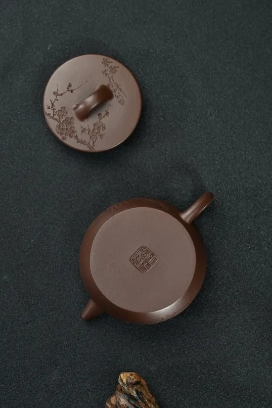 Handcrafted Yixing Zisha Clay Teapot - Artisan Ceramic Teaware 1