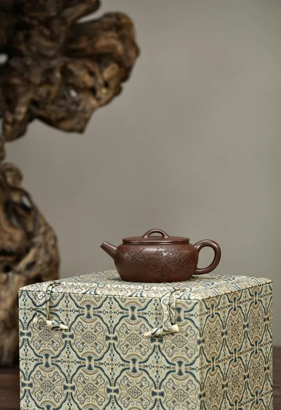 Handcrafted Yixing Zisha Clay Teapot - Artisan Ceramic Teaware 2
