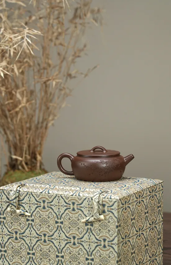 Handcrafted Yixing Zisha Clay Teapot - Artisan Ceramic Teaware 3