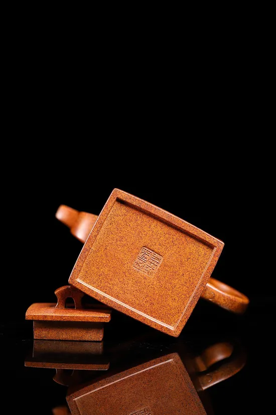 Master Xu Nan Yixing Zisha Teapot | Luxury Collectible Clay Art 1