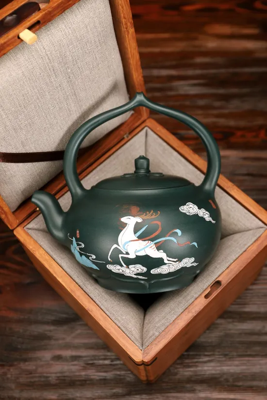 Premium Yixing Zisha Teapot 'Bu Bu Sheng Lian' | Hui Haiqin 1