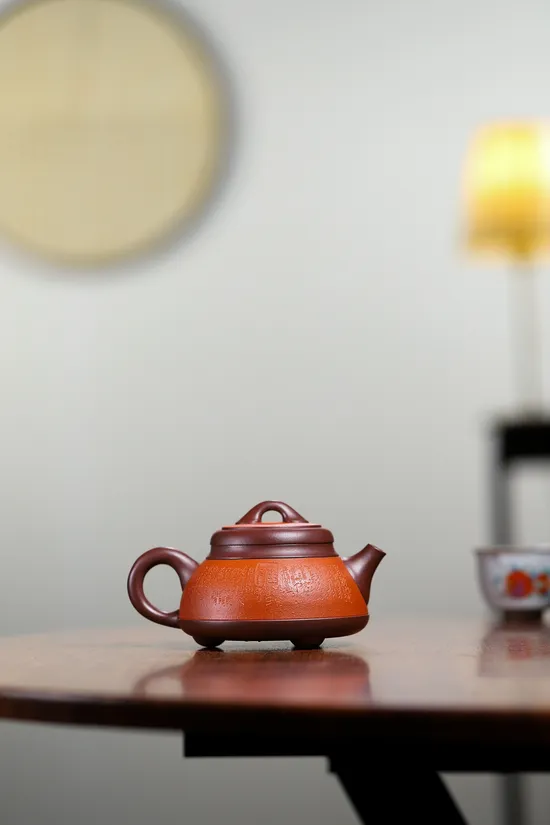Handcrafted Yixing Clay Teapot | Master Yang Junbao Artisan 2