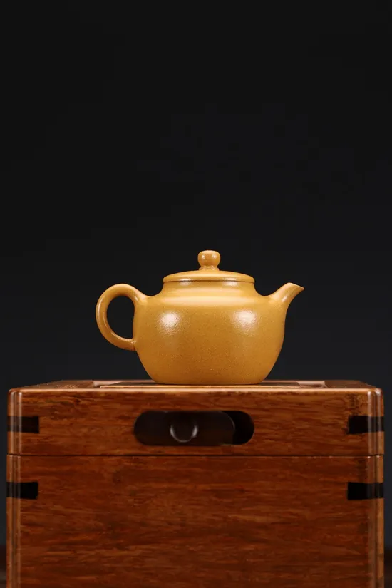 Yixing Clay Teapot Autumn Water – Golden Duan Clay, Artisan Crafted 1