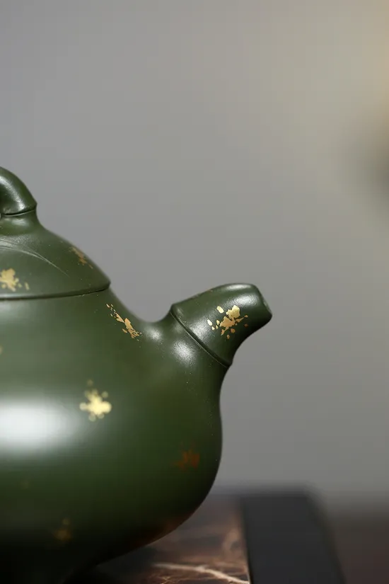 Premium Yixing Zisha Teapot – Handcrafted Bamboo Design Artistry 3